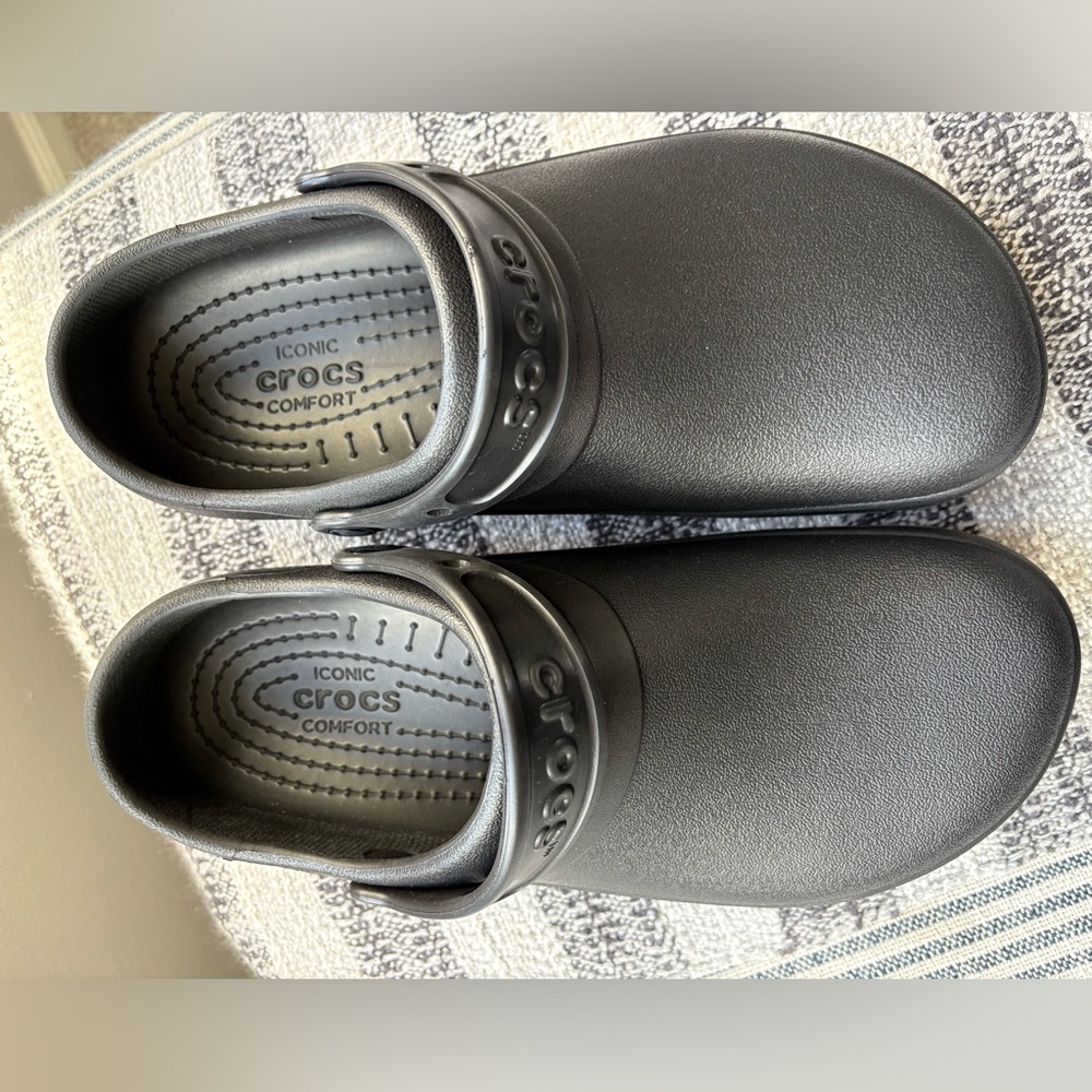 CROCS Classic Black Slip-On Clogs